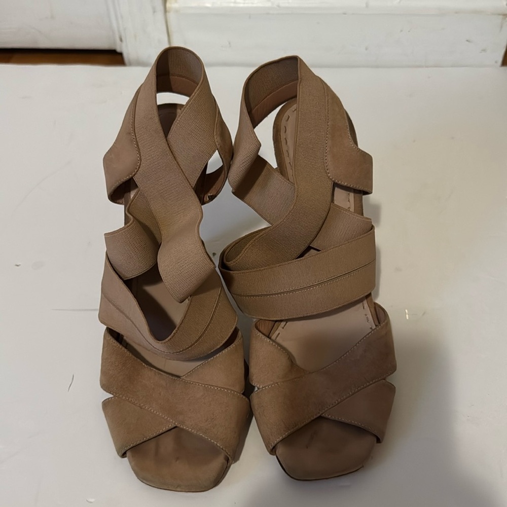 Prada heels - Picture 2 of 14